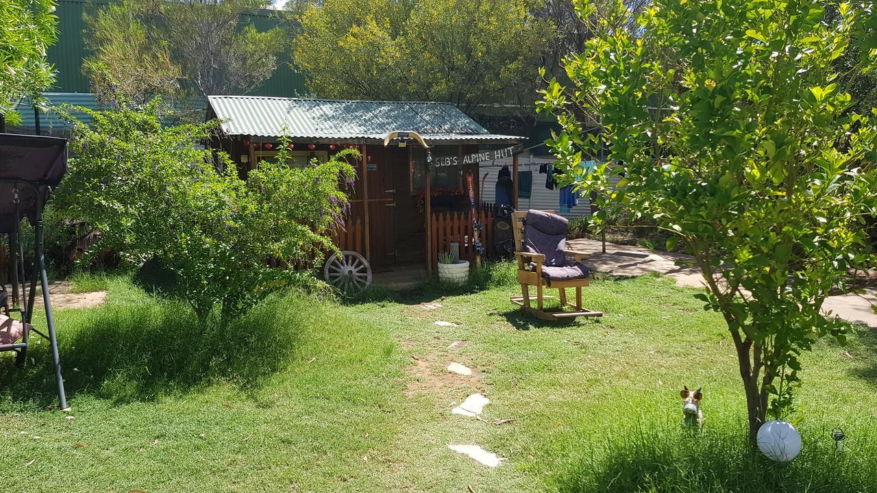 Alice'S Secret Travellers Inn Alice Springs Exterior foto