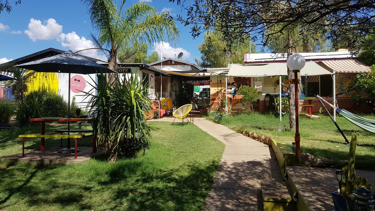 Alice'S Secret Travellers Inn Alice Springs Exterior foto